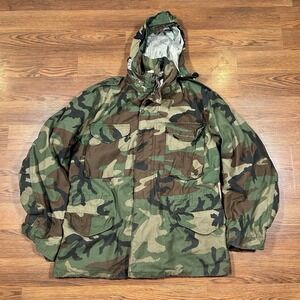 U.S. Army M-65 Field Jacket Mens Medium Reg Pockets Woodland Camo Cold Weather